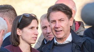 Pd-M5s, dal treno per la Boschi all’auto blu grillina: quando a indignare erano loro
