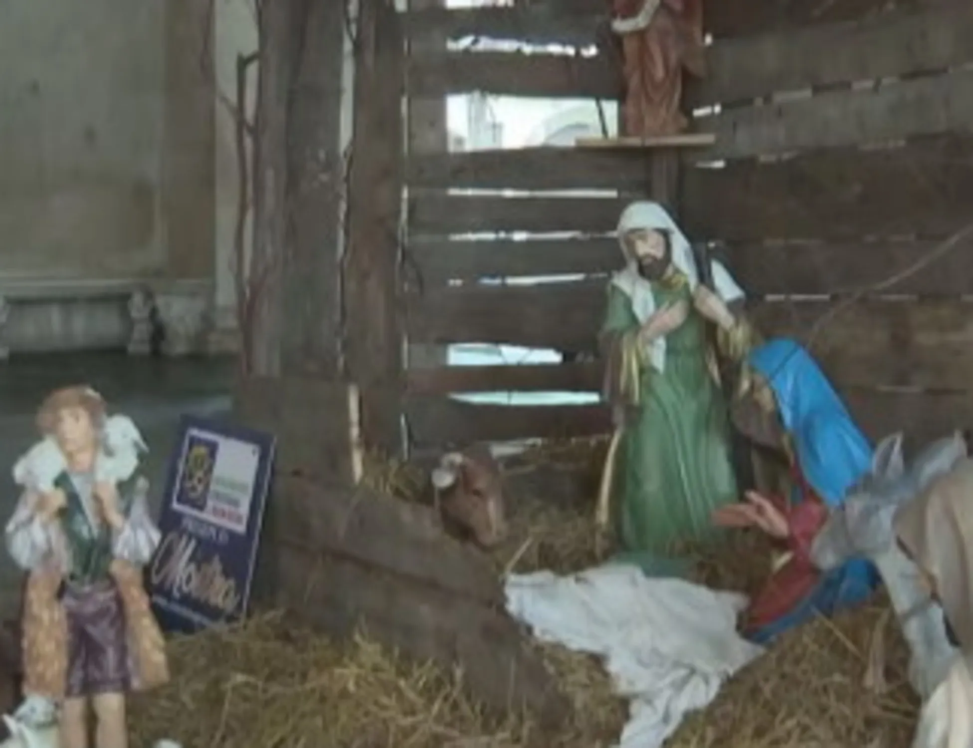 Leggi l'articolo: Vandalizza il presepe e picchia: la fine dell'africano