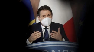 Giuseppe Conte, "leader nascente, non morente". Il sondaggio Noto, numeri sconcertanti: il premier ha in mano l'Italia