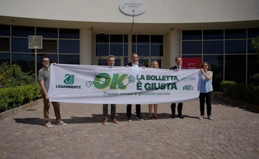 https://media.liberoquotidiano.it/pbsAFIRPOr39Z3gC_r7sU1sMJXO15hSZBypGfRptfGg/width:800/quality:90/aW1hZ2VzLzIwMjYvMDYvMTcvMTMxMTAyODAwLTM4ODFlNGE0LTllMTctNDhhMy1iNDNmLTIxYzA5NzYxN2NiNi5qcGVn.webp