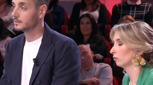 Affari Tuoi, Sofia brutalizza il marito Matteo: "Costretto ad alzarsi e ad andare via"