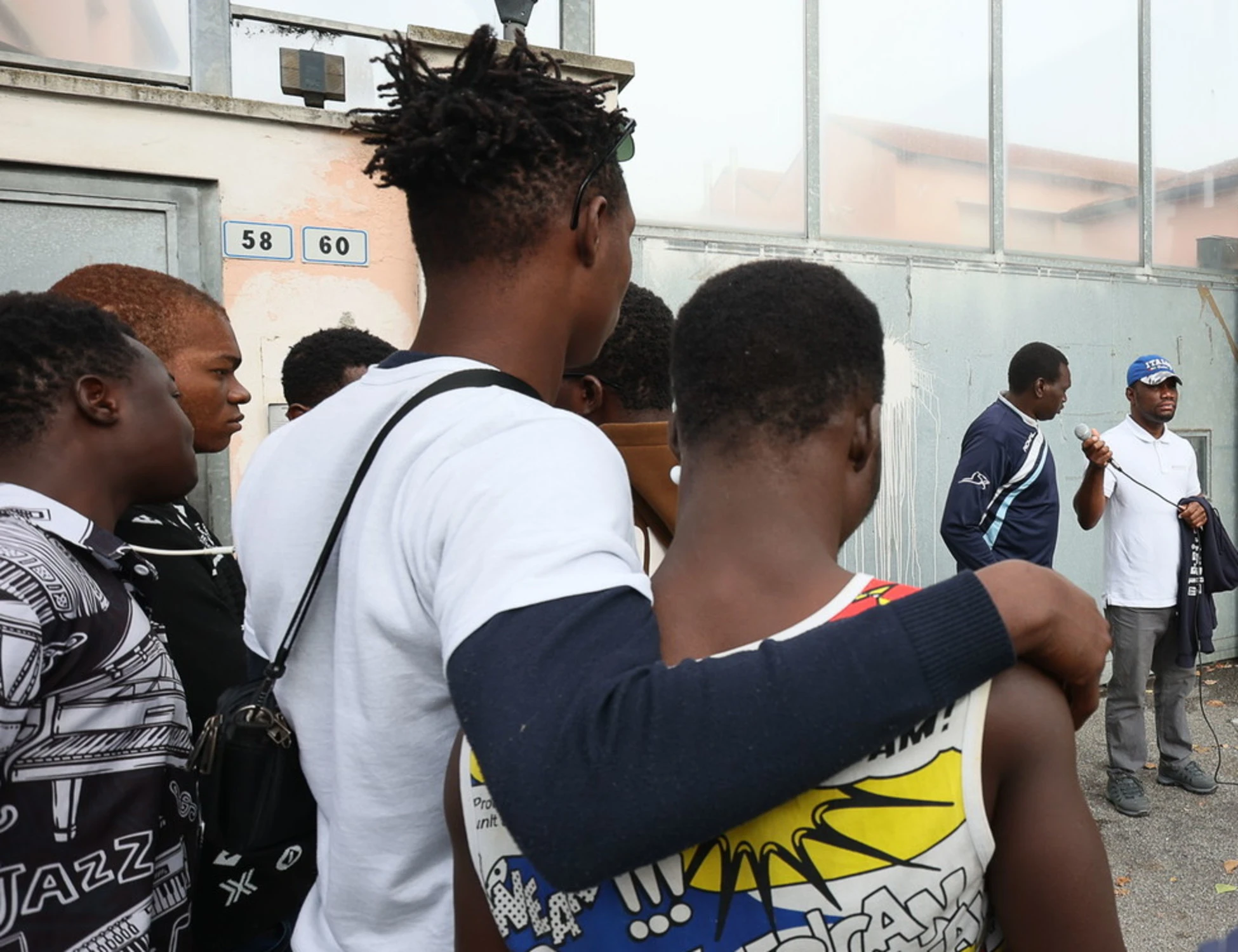 Migranti e studi legali, lo scandalo: "Pagami, passi per gay e non sarai espulso"