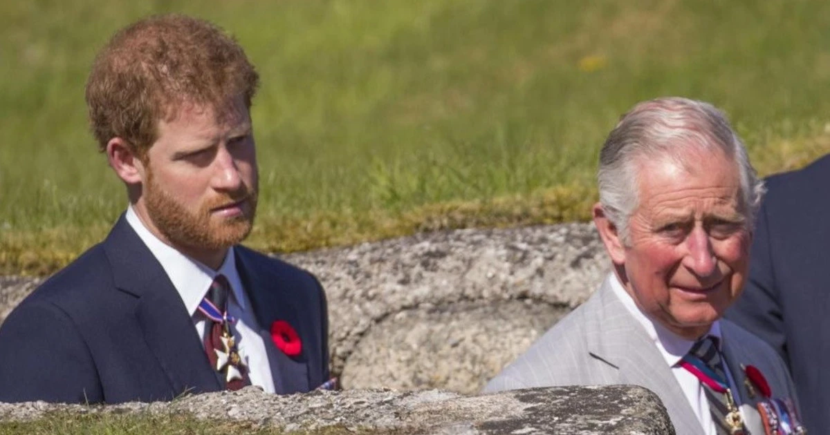 Principe Carlo fuori controllo, "ribolle di rabbia": l'ultimo sfregio a lady Diana davanti agli occhi di Harry e William