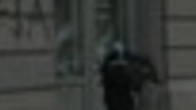 Ue, scontri polizia e agricoltori, vetrine rotte e fuochi d'artificio