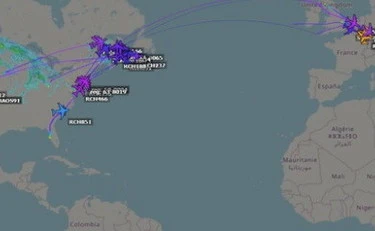 "Iran, Trump sta per attaccare: decine di jet e navi"