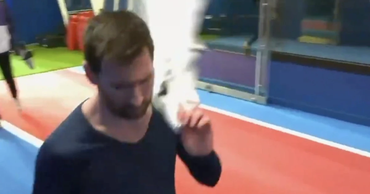 Leo Messi appare sul maxi-schermo? Umiliato allo stadio