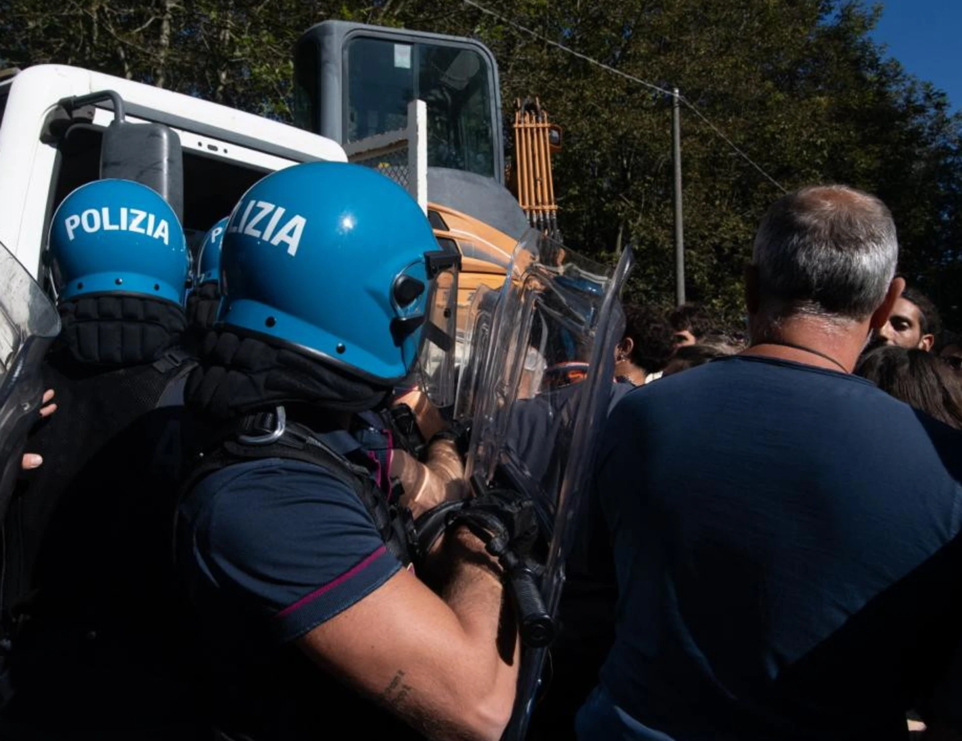 Per la Consulta uno schiaffo (non tanto forte) a un poliziotto non è un reato