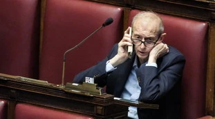 Piero Fassino e il furto del profumo: "Perché stavano controllando proprio lui"