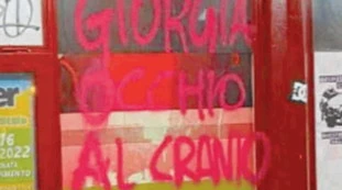 Giorgia Meloni, la vergogna della sinistra davanti a questa scritta