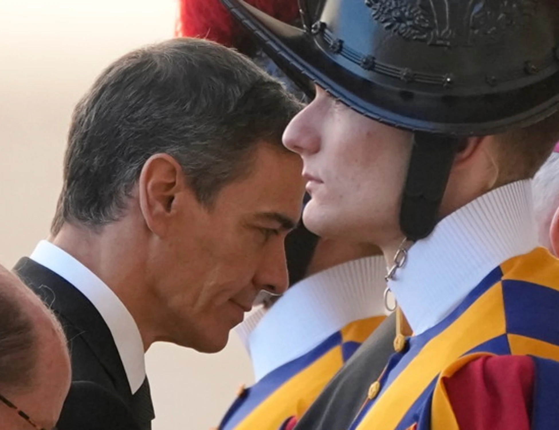 Spagna, la Guardia Civil nella sede del Psoe: altri guai per Pedro Sanchez?