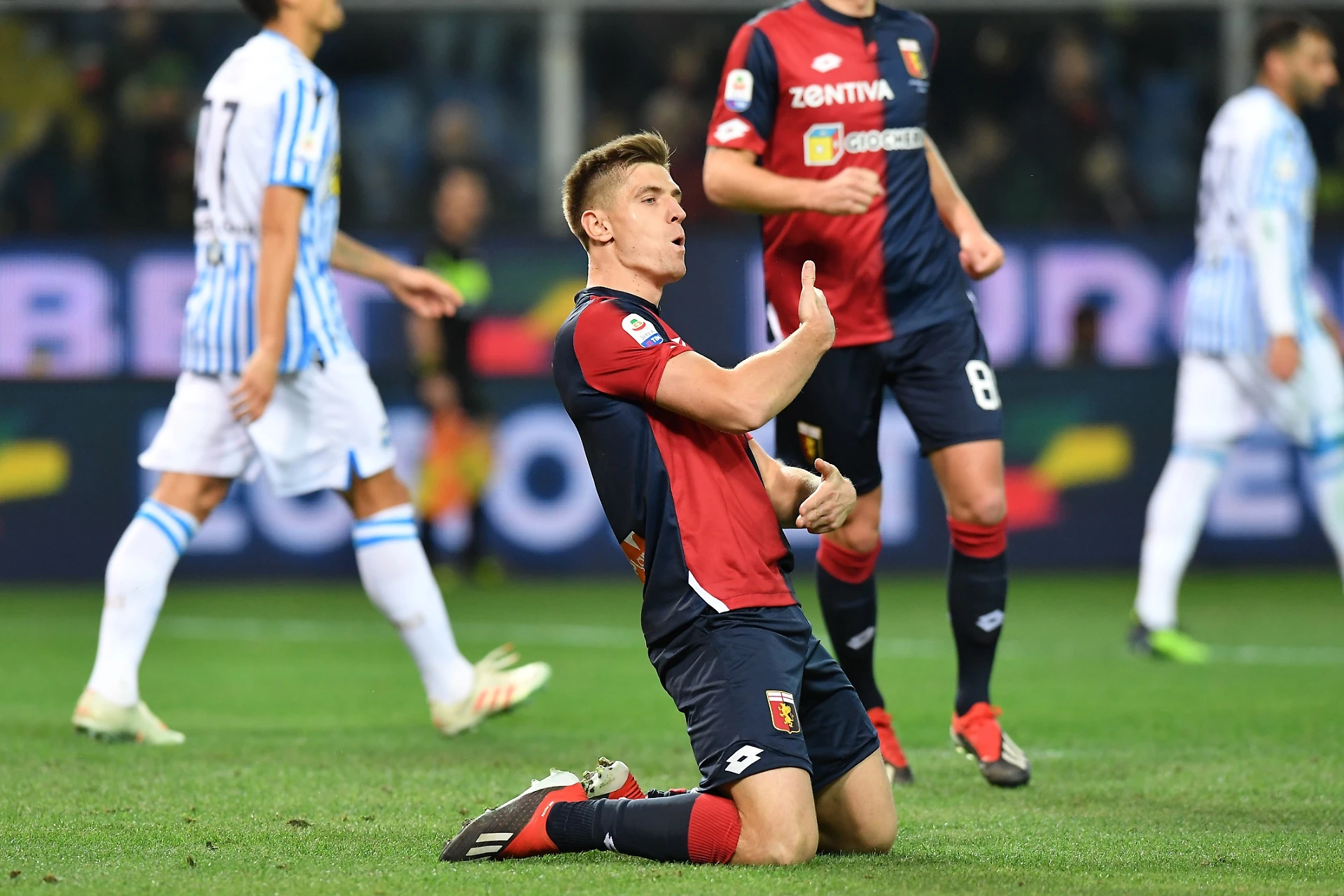 Genoa resiste in 10 con Spal: Piatek replica a Petagna