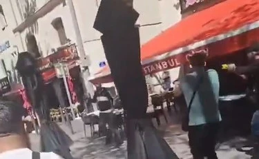 https://media.liberoquotidiano.it/pim3EYfTy59NBoBry3Zrew0bmKfejtqZN3rKOQyKPH4/width:800/quality:90/aW1hZ2VzLzIwMjUvMDkvMDMvMDcyODQwOTY0LWQxMGRlZGMyLTMyNDQtNDFkNS04NGQ2LTY3NzY2NzhjMjE1ZC5qcGc.webp