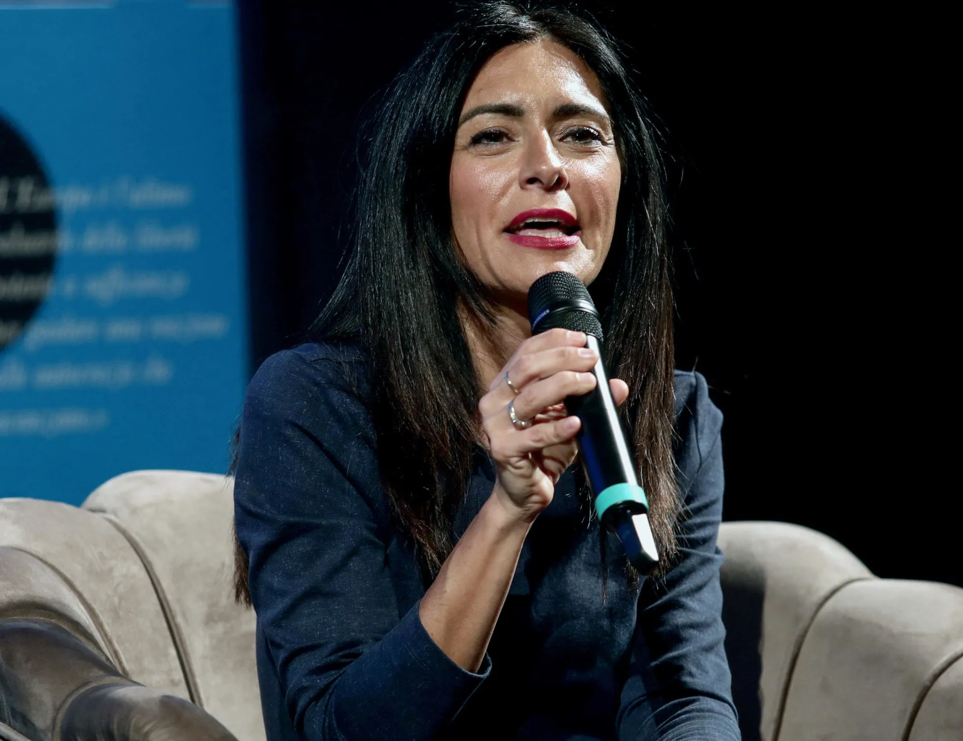 Leggi l'articolo: "Leggo con inquietudine la sua posizione": rissa Picierno-Elly