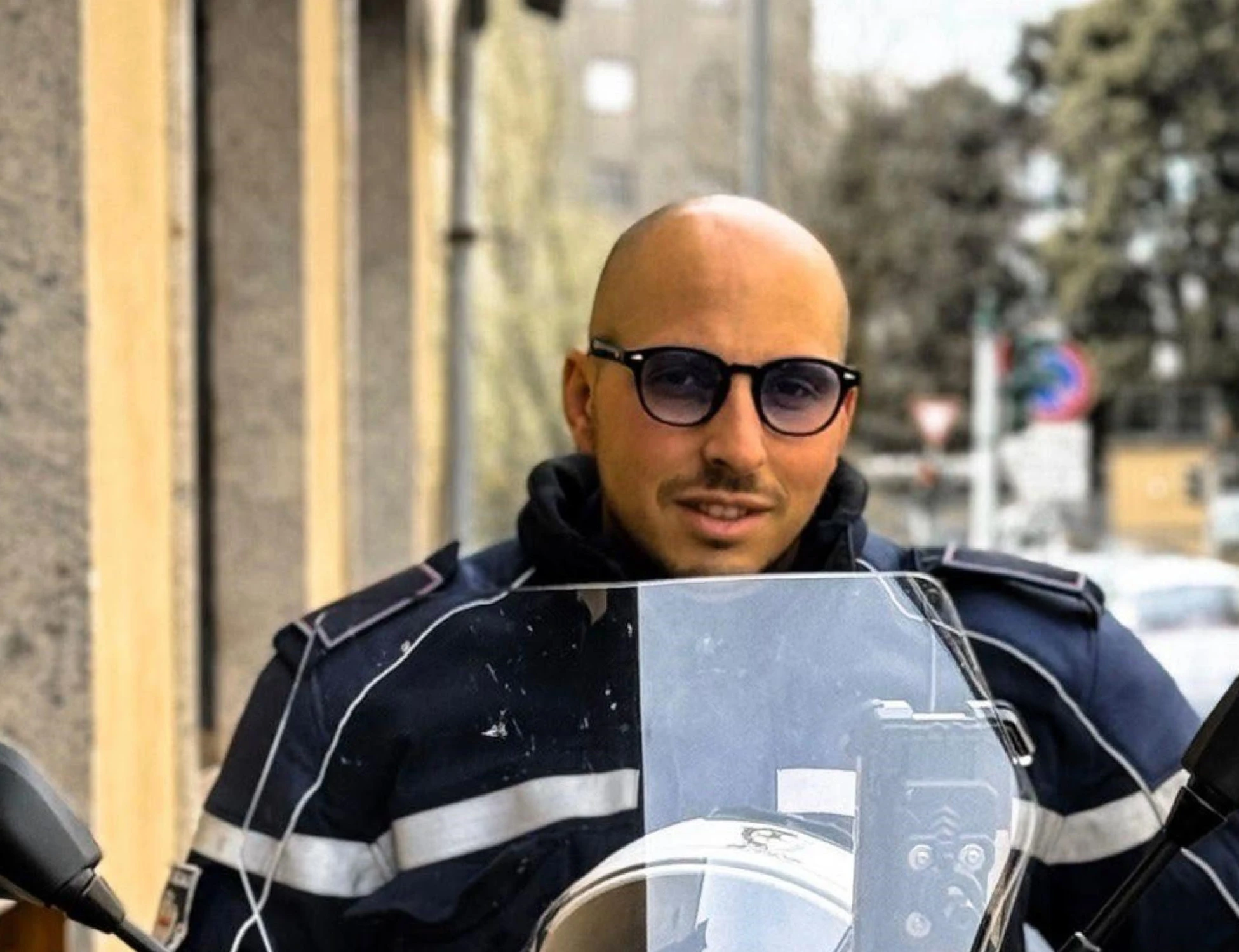 Non è morto un agente della Polizia Locale. È morto uno di noi