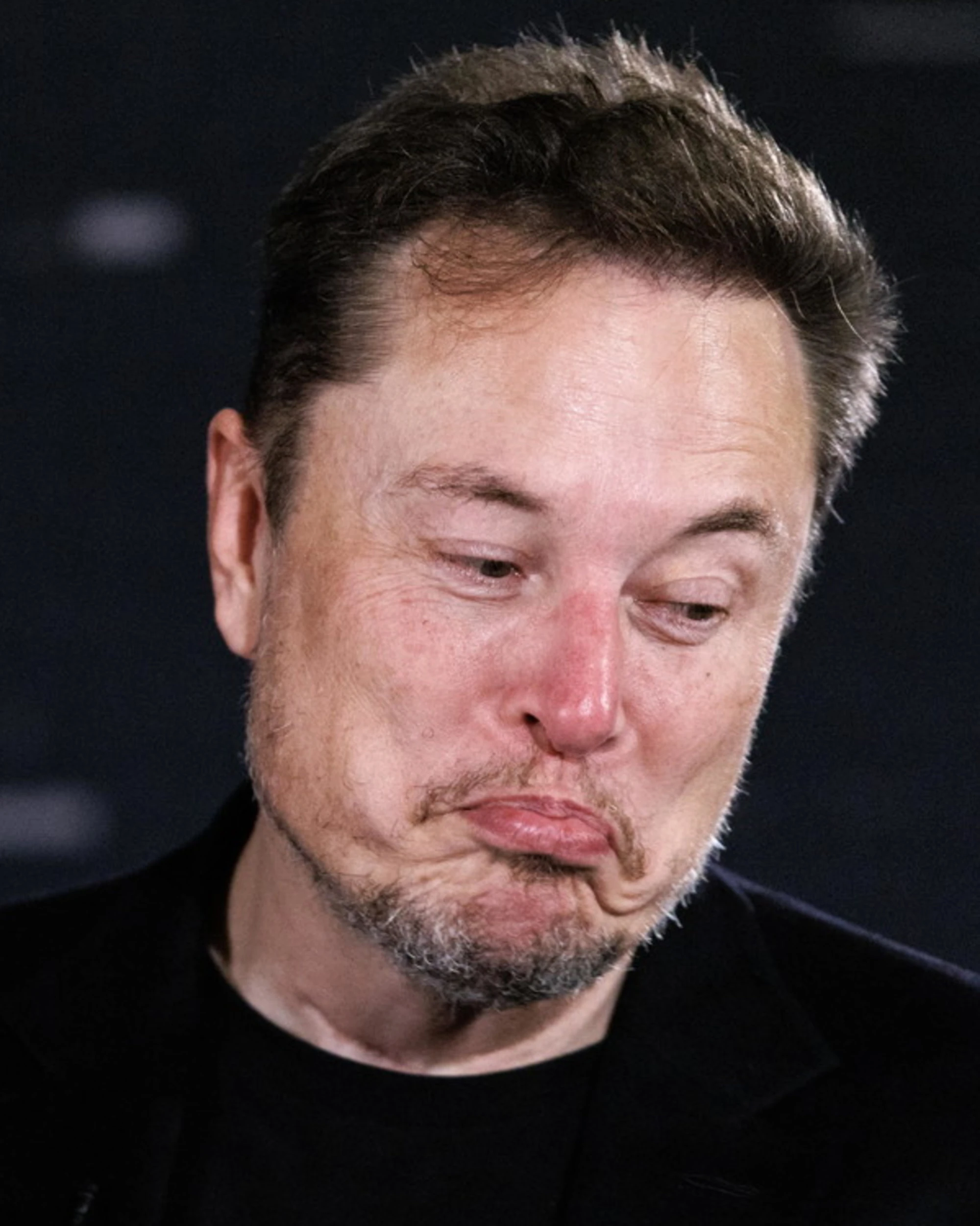 Elon Musk si dà ai contenuti erotici: Grok, svolta a luci rosse