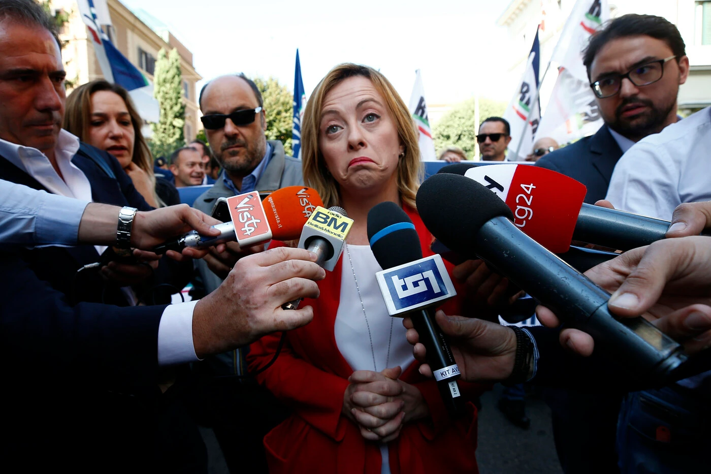 Giorgia Meloni contro Report: "Ma se vi denuncio paga Report o mamma Rai con i soldi degli italiani?"