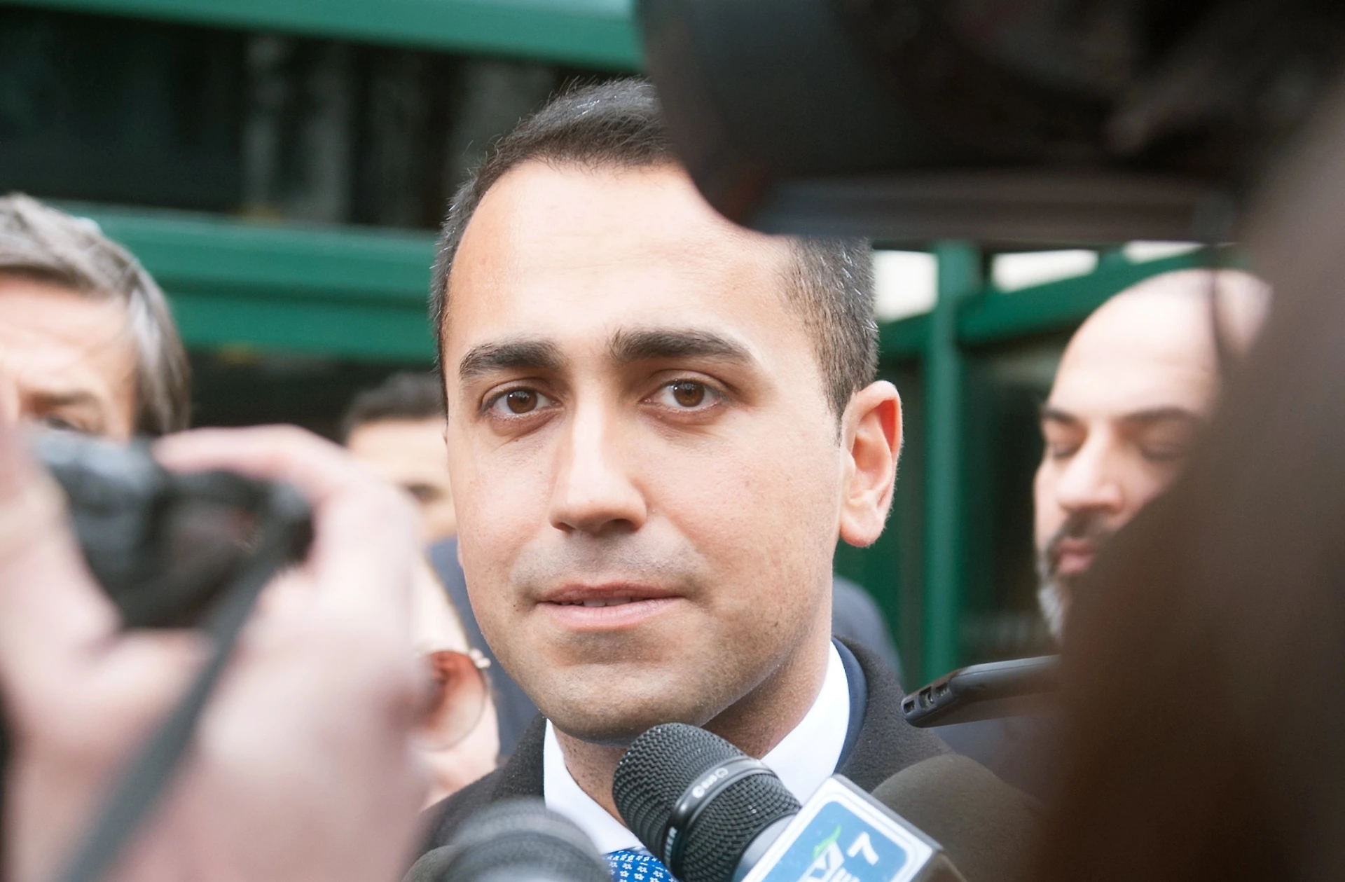 Luigi Di Maio fa lo sbruffone: "Gli altri partiti? Li facciamo impazzire con il sorriso"