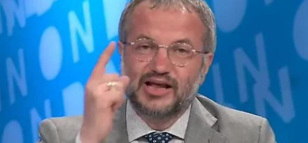 Claudio Borghi, il commento alla foto di Mara Carfagna fa scattare il linciaggio: "Delirio di onnipotenza"