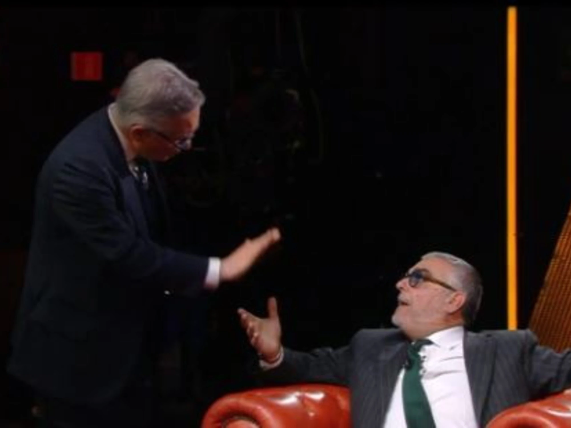 Quarto Grado, rissa Garofano-Gallo: "Che fa minaccia?", "Mi alzo pure io!"