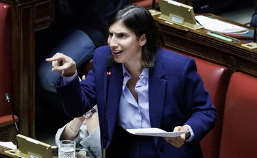 https://media.liberoquotidiano.it/pqEeepl5_eTg8gKIe6XyPDS8c3k8p9B8CdOUcMry794/width:800/quality:90/aW1hZ2VzLzIwMjYvMTAvMDkvMTIyMTQ1NzUwLTNiODA5ZDQ5LTIxMTMtNDc0Yy04ZTg5LTlkOWQ0ZWUwYTFiZC5qcGc.webp