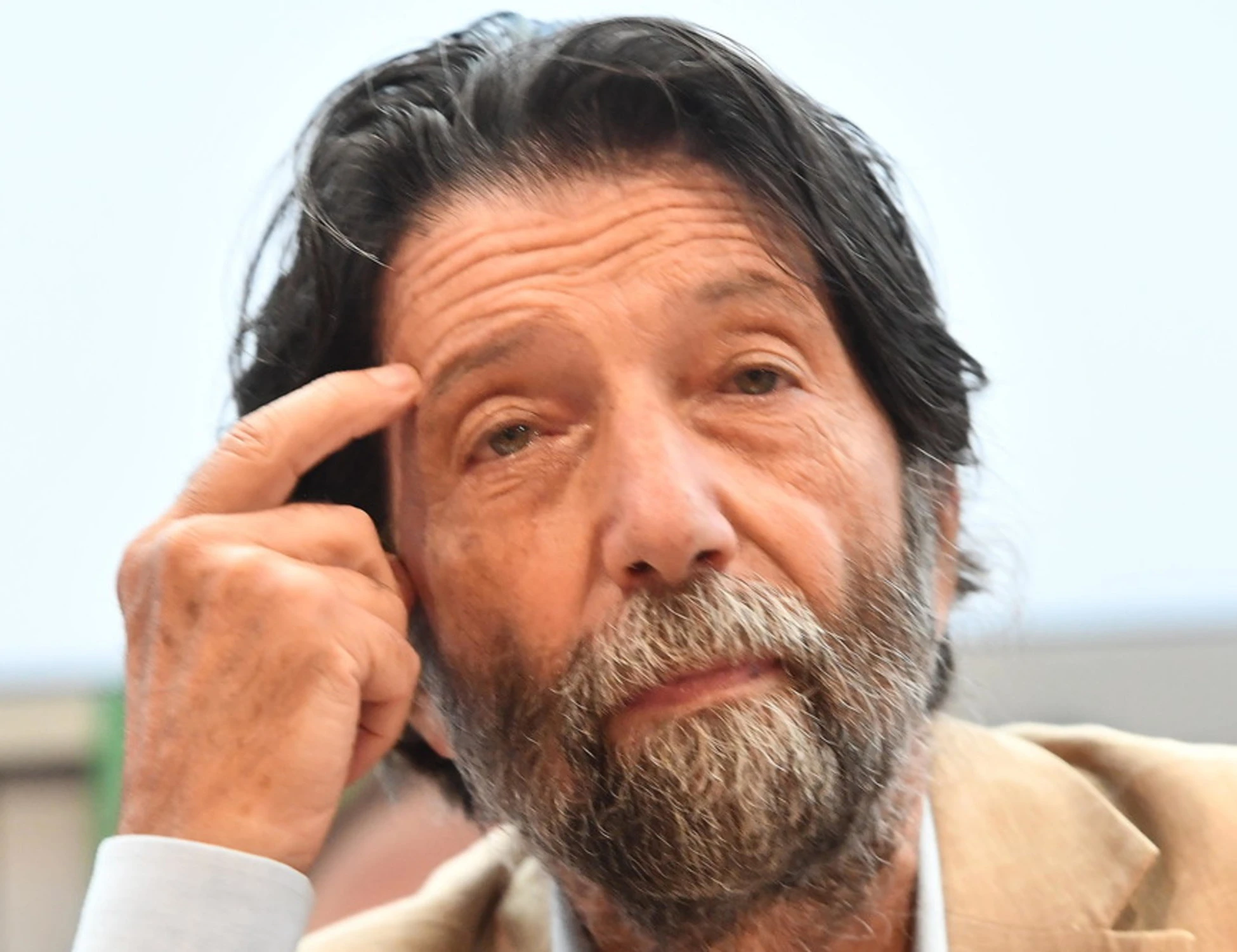 Cacciari spara a zero sul campo largo: "Devono sperare che la guerra finisca. Schlein impotente"