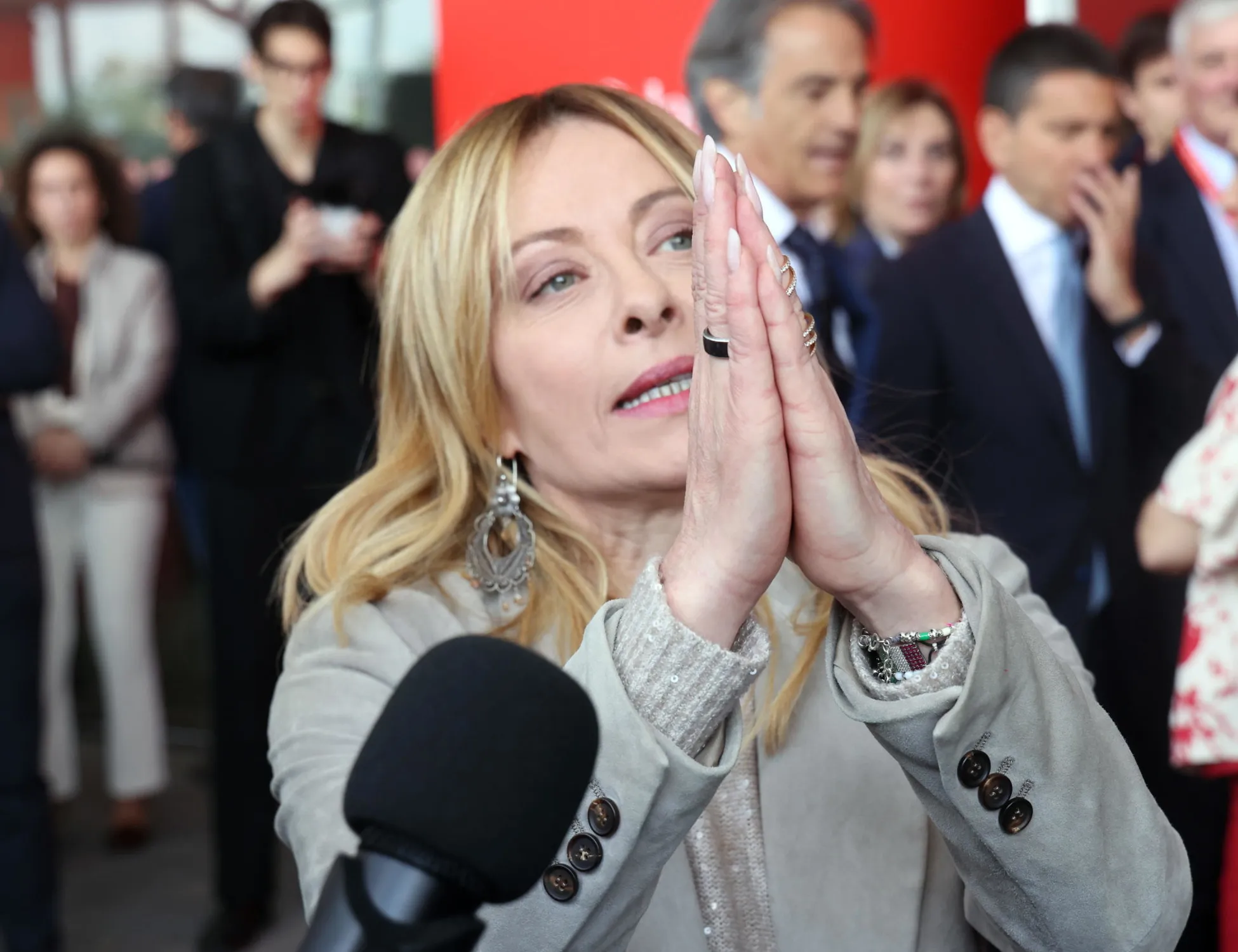 Giorgia Meloni a Cipro: "I rapporti con Trump? Niente di particolare"