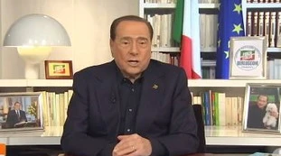 Silvio Berlusconi smonta il titolo di Repubblica: fango