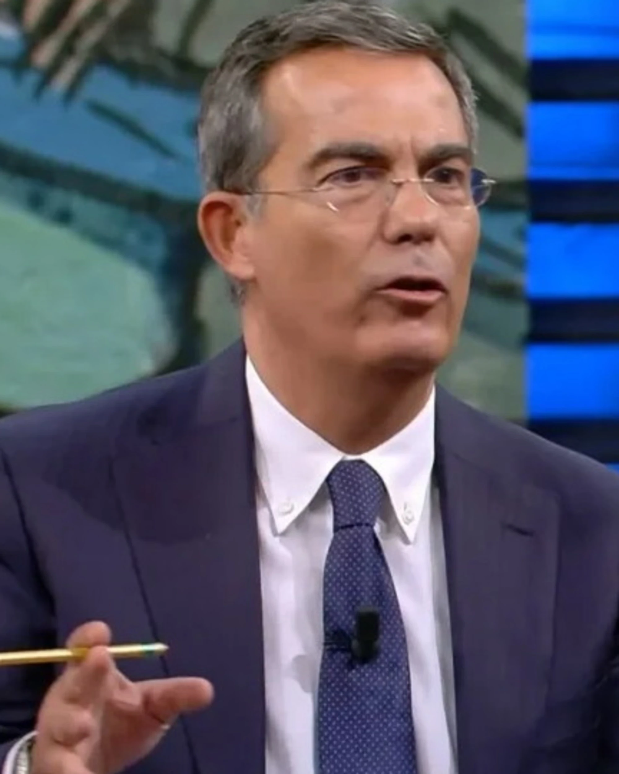 Giovanni Floris: "Mi hanno vomitato addosso", allo stadio finisce male
