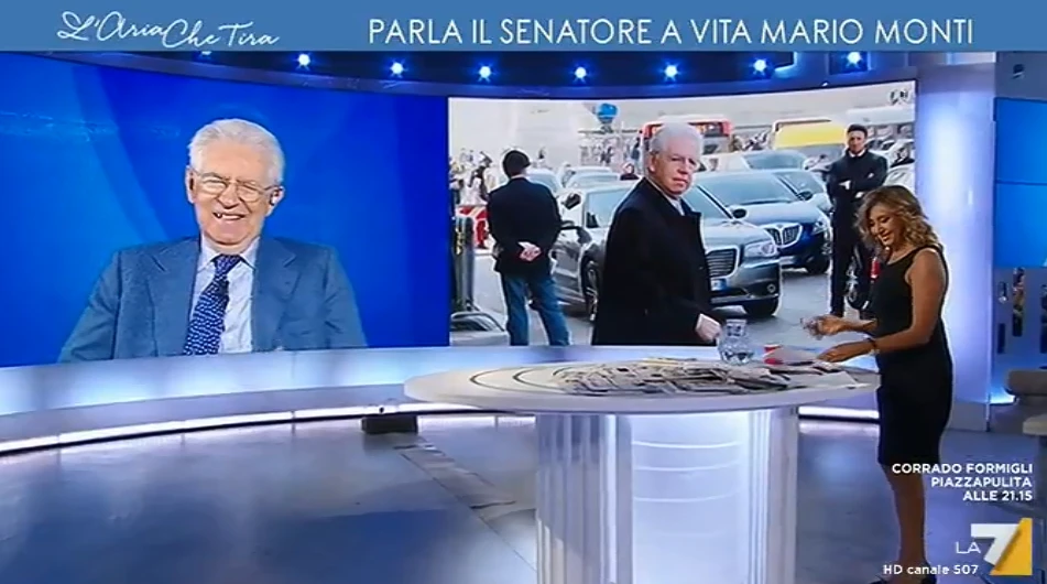 Myrta Merlino e Mario Monti, siparietto a L'Aria Che Tira: "Non cambi look", "Ogni suo desiderio è un ordine"