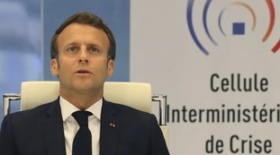 Emmanuel Macron, indiscrezioni: verso le dimissioni. Terremoto all'Eliseo, il piano per "recuperare il potere"
