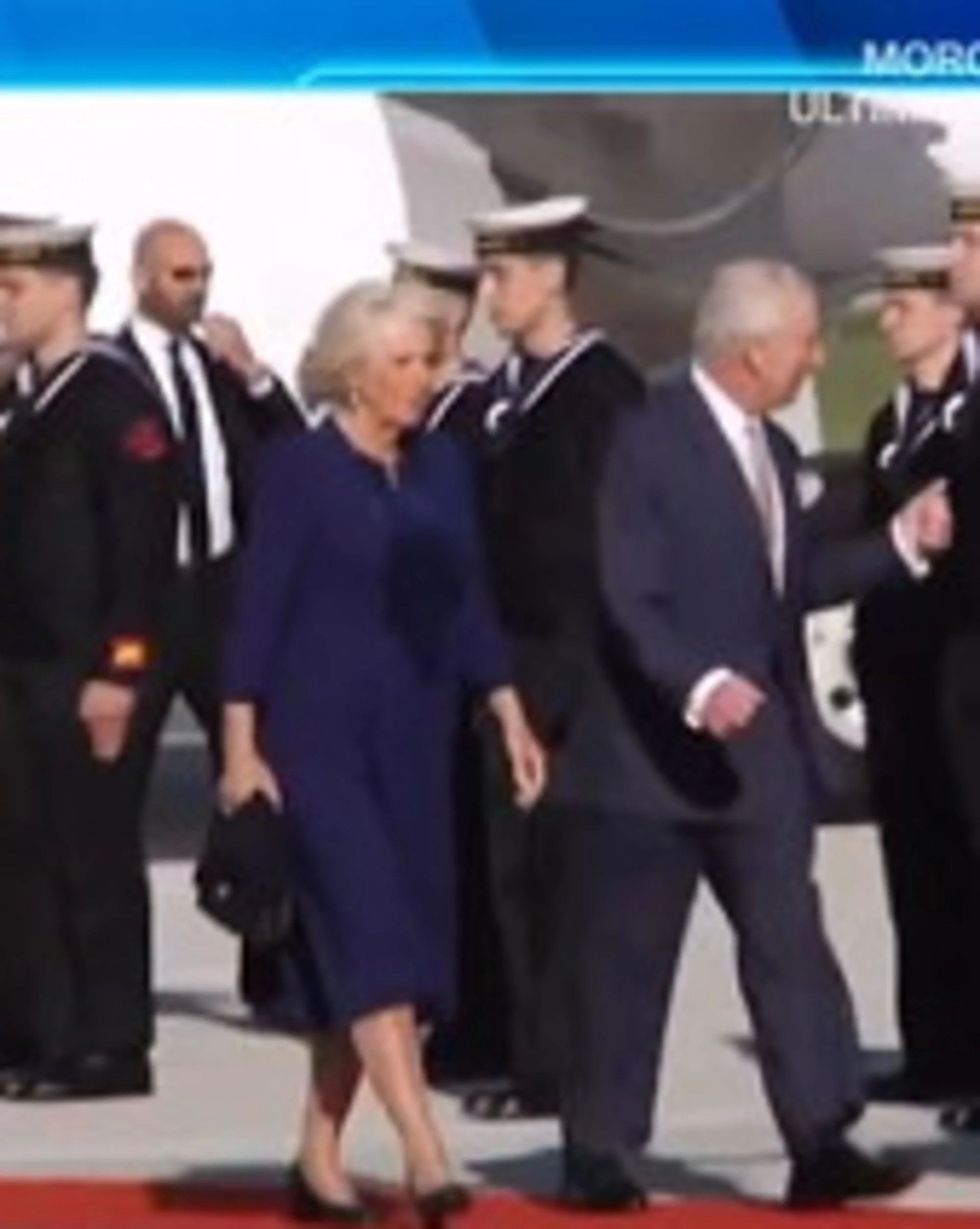 La volta buona, l'inviato chiama Re Carlo e Camilla: finisce male