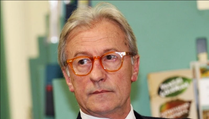 Feltri ce l'ha con Matteo Renzi. Ma ancor di più con Mattarella