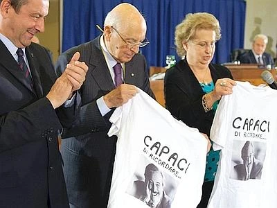 Napolitano commosso si appella ai giovani: "Scendete in campo"