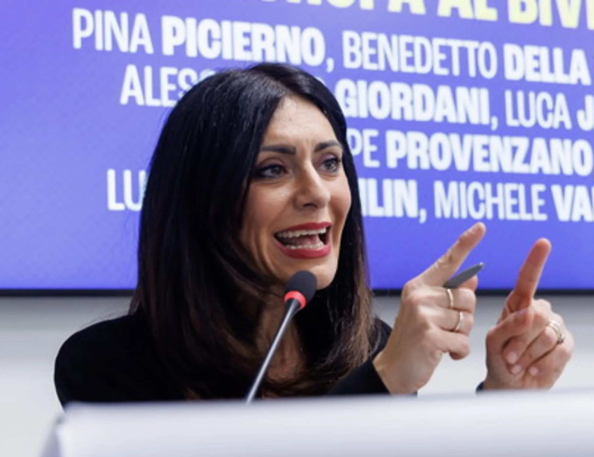 Leggi l'articolo: Picierno, bomba su Schlein: "A questo deve rispondere lei"