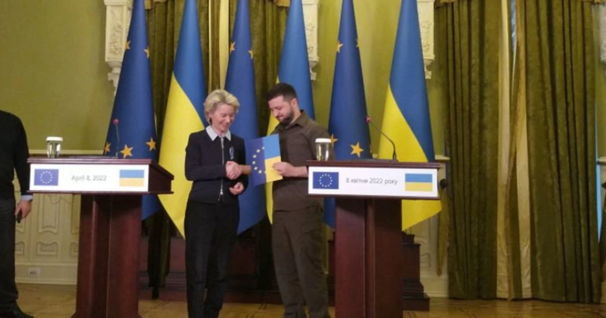 Ucraina, le notizie in diretta. Ursula Von der Leyen a Zelensky: "Questo è il questionario per l'adesione all'Ue, vincerete la guerra"