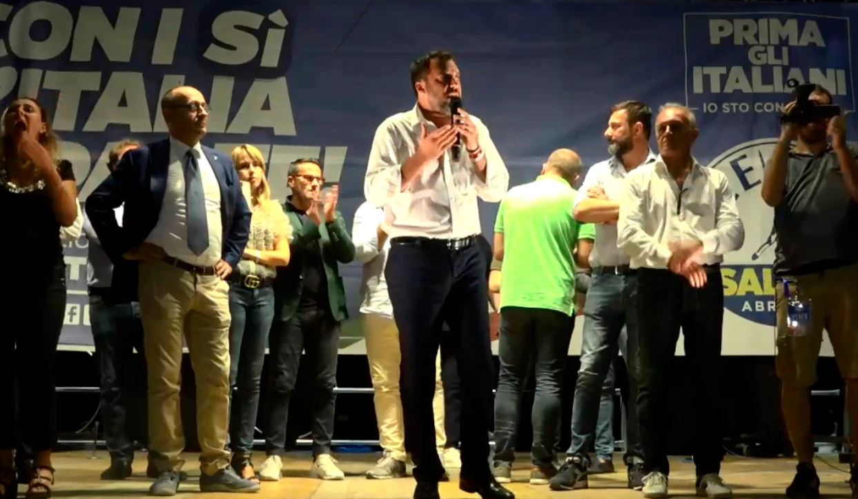 Matteo Salvini a valanga in piazza: "Perché ho aperto la crisi di governo", subito guerra al M5s