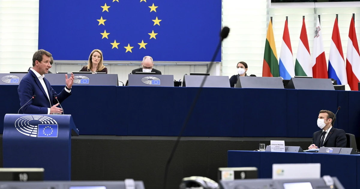 Ucraina, Bruxelles sventola bandiera bianca: i leader procedono a zig-zag, chi è il vero sconfitto della crisi