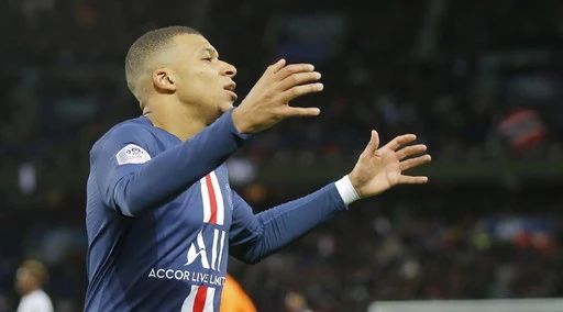 Kylian Mbappé, terrore-coronavirus: febbre e mal di gola, tampone per il campione