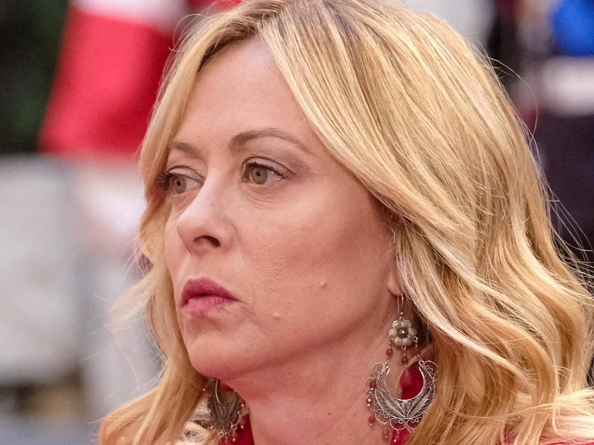 Porto Recanati: la scritta che fa scattare l'allarme, Meloni minacciata