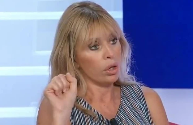 Alessandra Mussolini sfida i partigiani: "Ecco la torta del Duce. Grazie a lui prendete un sacco di soldi"