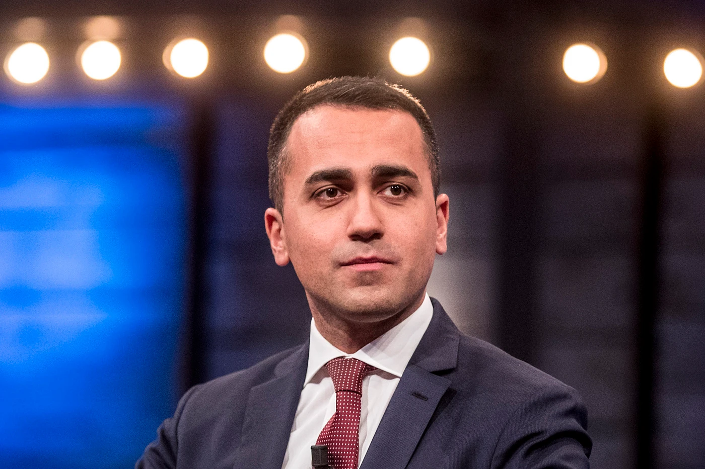 Luigi Di Maio massacrato dal M5s: "Miserabili, traditori". E cala le braghe: la sua resa