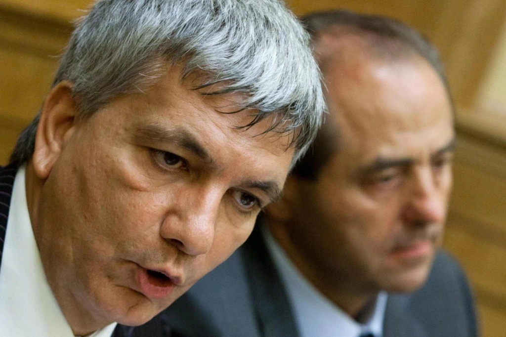 Preiti, Vendola: "C'è puzzetta di regime". Di Pietro: "La sparatoria non deve giustificare l'inciucio"