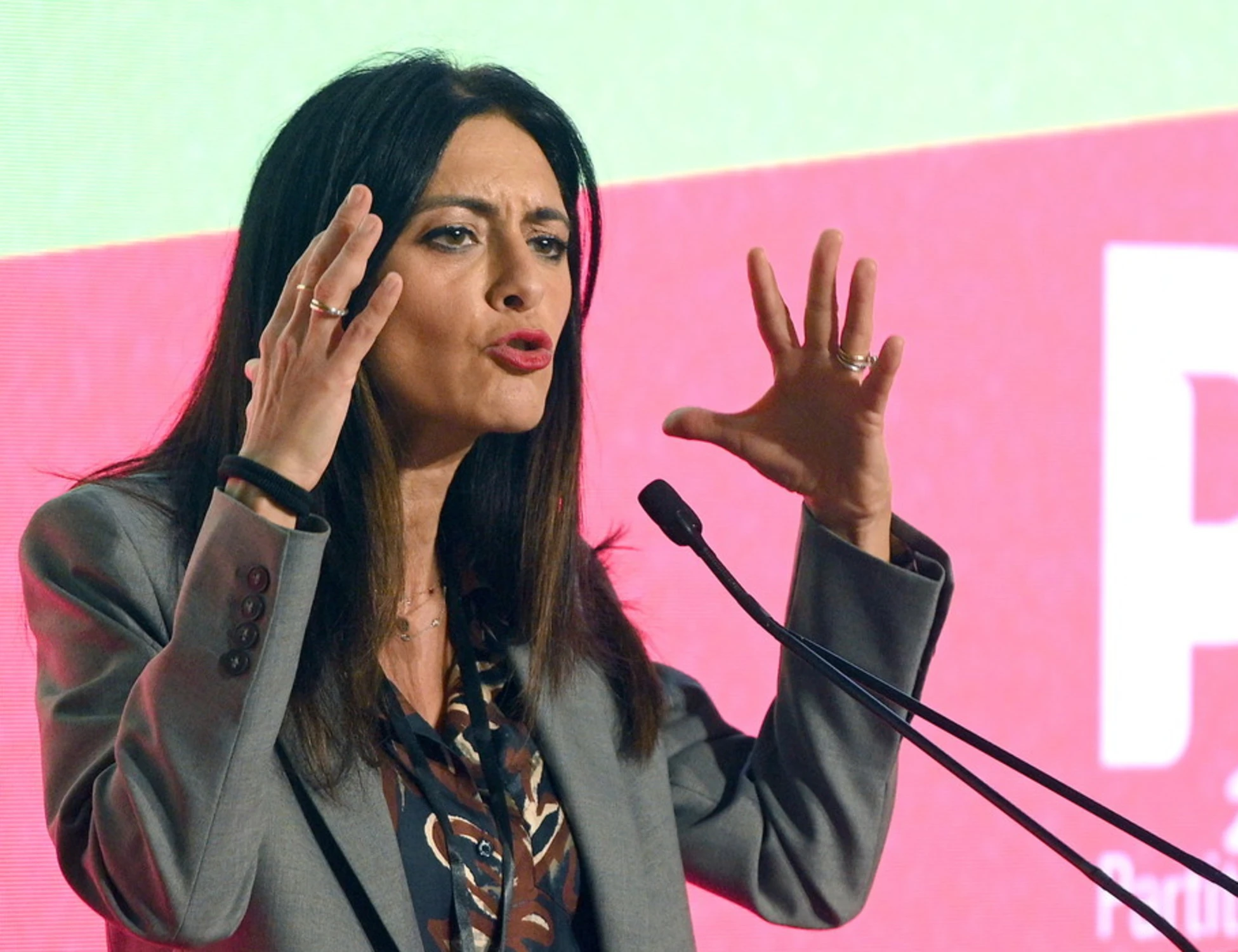 Iran, il Pd si spacca pure sull'ayatollah: terremoto dem