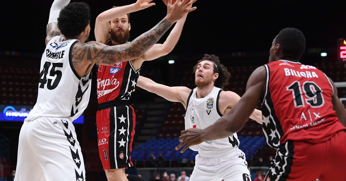 Basket,  parte la serie finale tra Milano e Bologna: al Forum 3mila spettatori