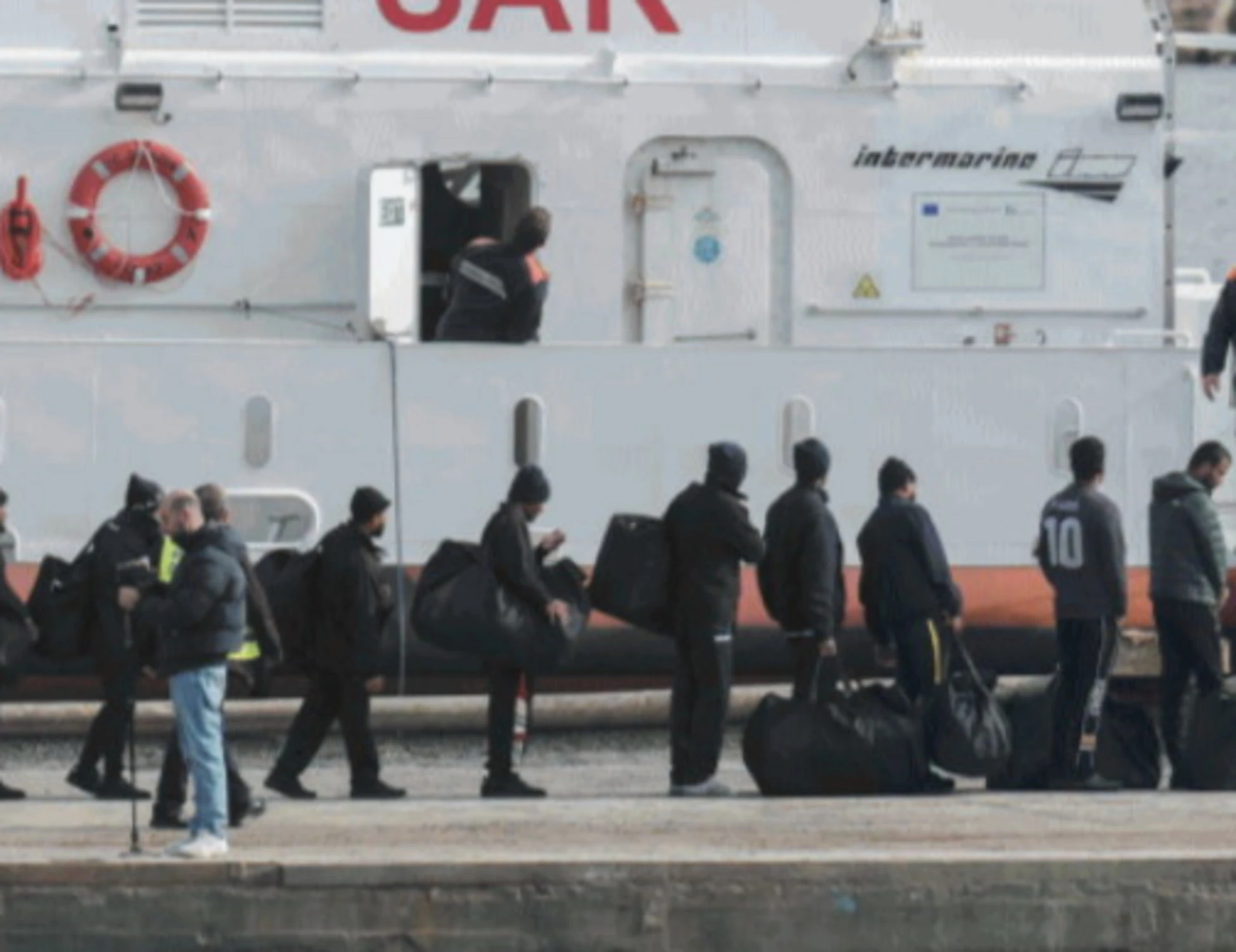 Immigrazione, la rivolta rossa: Pd, ong e vescovi vogliono più irregolari