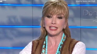 Domenica In, Milly Carlucci e la confessione alla Venier: "Mio padre? Non la prese bene, mi voleva magistrato"