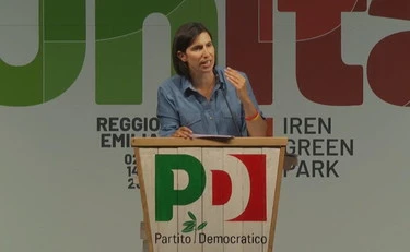 Elly Schlein, le "purghe": a chi vieta la festa Pd, il partito nel caos