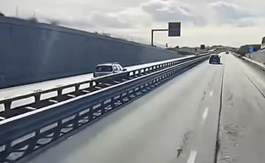Altamura, auto contromano in statale: il gesto eroico del camionista