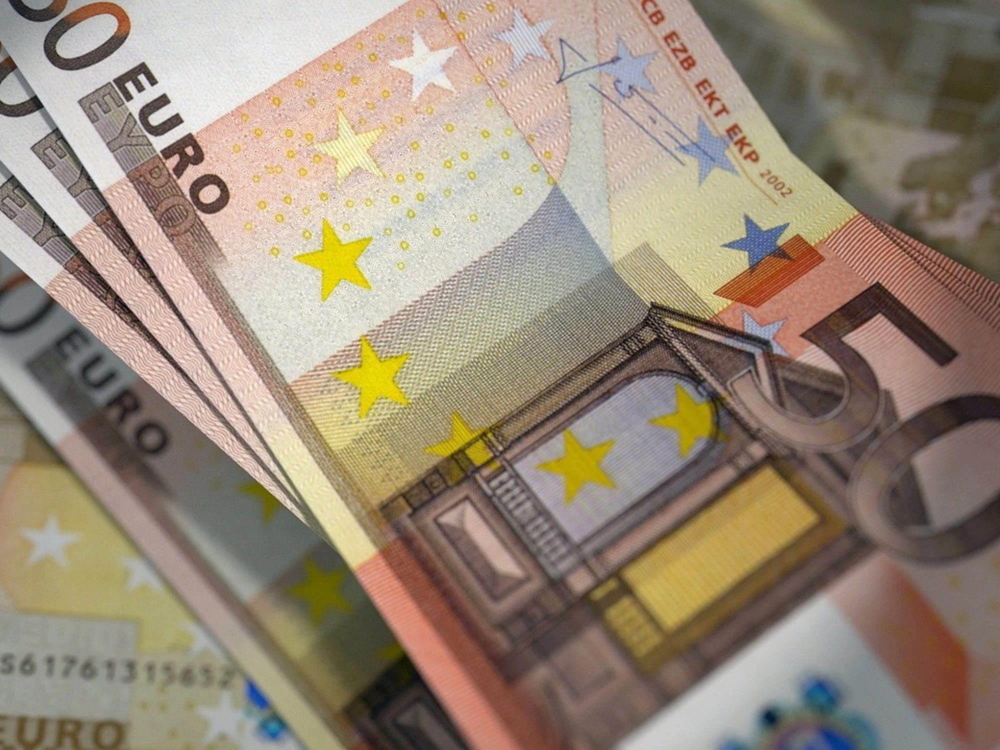 Boom di 50 euro falsi, è allarme: ecco come riconoscerli