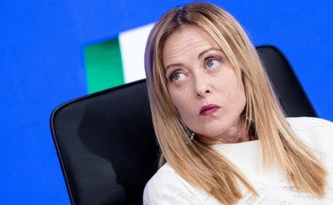 https://media.liberoquotidiano.it/q0_uQ6zKIlPGF5CvJrr5uIPrU97bg9Doa6kAeQMk66A/width:800/quality:90/aW1hZ2VzLzIwMjYvMDUvMTYvMTI1OTUyNTg2LWIzZGQ0MmUzLTFhM2UtNDA0ZC1iZjc1LWU5NTI5ZjdkNzk4Mi5qcGc.webp